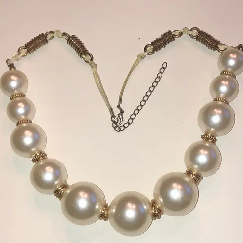 Chunky Gold Tone Faux Pearl Retro Boho Necklace White