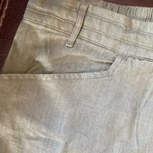 Ellen Tracy army green pull on linen shorts