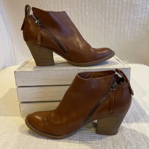 DV by Dolce Vit Dolce Vita Faux Leather Side Zip Ankle Booties Brown / Size 6.5