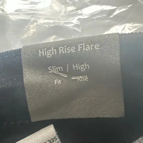 Tractr Women’s High Rise Flare Slim Fit Jeans Black Velvet Size 8 NWT