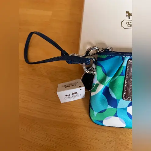 Coach  POPPY NWT & Box Blue Multicolor Kaleidoscope Patterned Wristlet collectors - Image 2