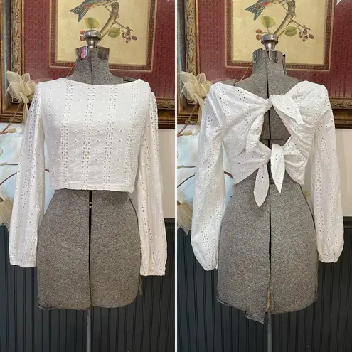 Gianni Bini GB  Cropped Eyelet Open Tie Back White Cropped Top - Sz M 💕🎀