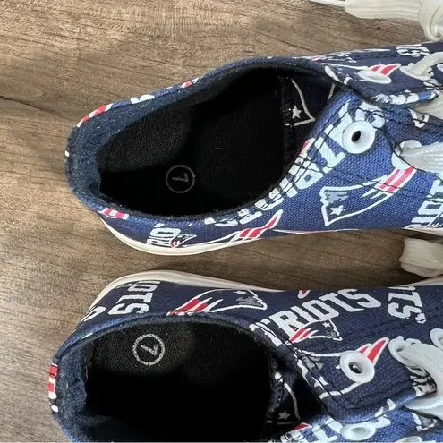 FOCO New England Patriots Low Top Repeat Women's Canvas Sneakers Size 7 #2528 White