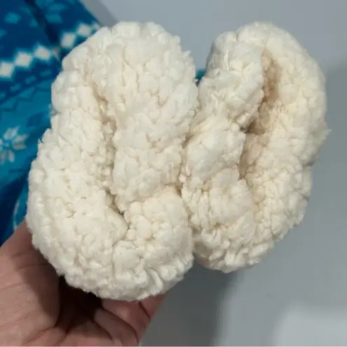 Alpen Kitz Blue and White Knit Warm Snowflake Gripper Slipper Socks Womens 9–11