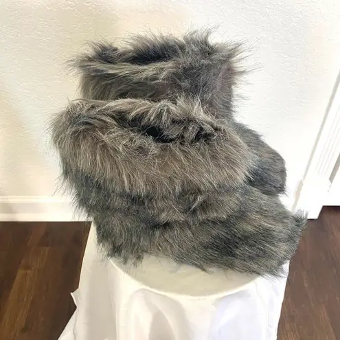 NEW Chunky Fuzzy Teddy Gray Black Faux Fur Boots EU 40 US 9