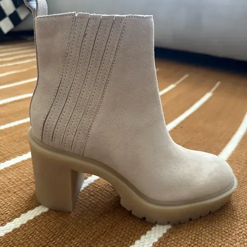 Brand New Dolce Vita Cream Ankle Booties with Chunky Sole Size 7.5