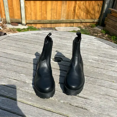 Dirty Laundry Monet Chelsea Boots size 7