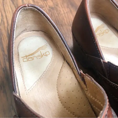 Dansko • Solstice Clogs brown leather button slip-on shoes 37 chunky platform