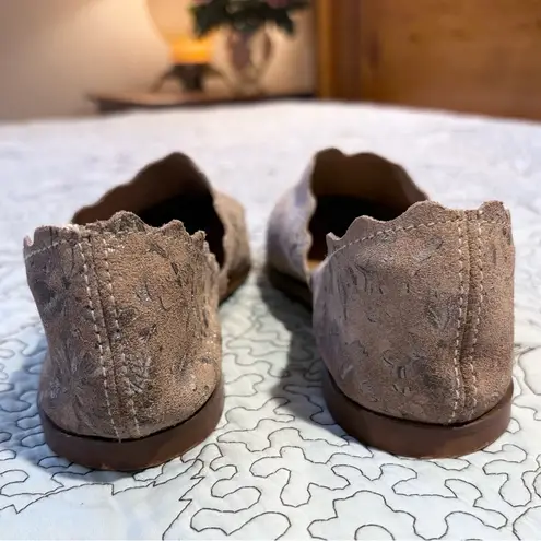 KLUB NICO Georgette Made in Spain Scalloped Flat ~Pewter Floral Sz EU 36 US 6 Tan