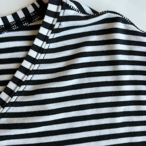 Lululemon Black White‎ Striped Long Sleeve Top Workout Athleisure Women’s Size 8