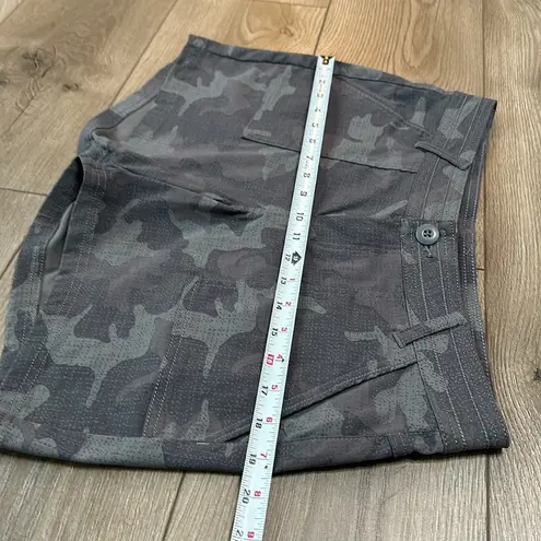 prAna  Olivia 4.5" Gravel Camo Gray Stretch Hiking Shorts Size 10