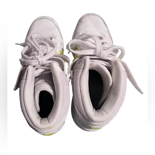 Adidas  Postmove Mid Cloud Sneakers Women’s 7 Mid-Top GW0459 Athletic Basketball