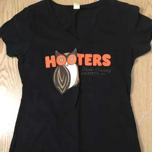 Hooters B25 Girl Worn Uniform V-Neck T-shirt Lafayette Indiana Cotton Size Small