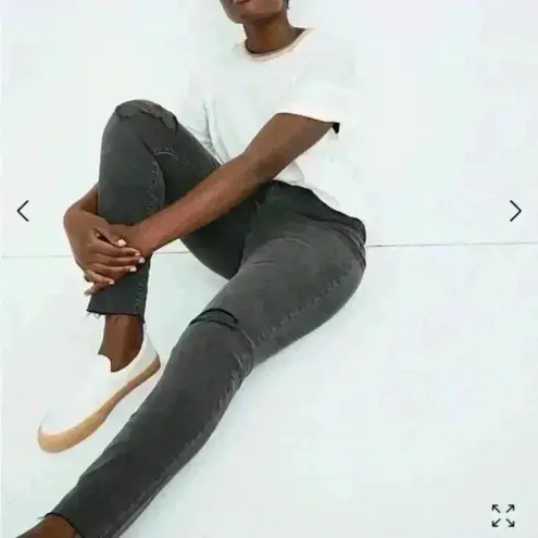 Madewell New with tags  Curvy High-Rise Skinny Jeans in Black Sea in size 27