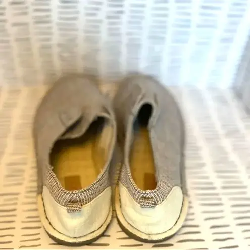 Roxy  Gray‎ and White Casual Beachy Canvas Shoes Women's Size 6