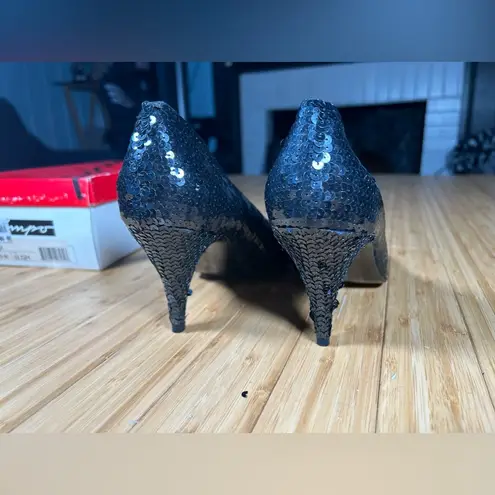 Impo Vintage 90’s Pointed Toe Black Sequin Heels Size 9.5