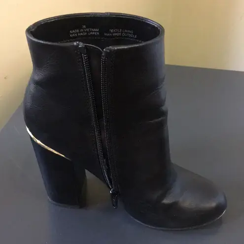 Kurt Geiger Carvela Black Side Zip Gold Metal Trim Block Heel Boots $245 EUC 6