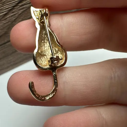 Small Kitty Cat Brooch Pin Rhinestone Collar Gold Tone Signed Carolee