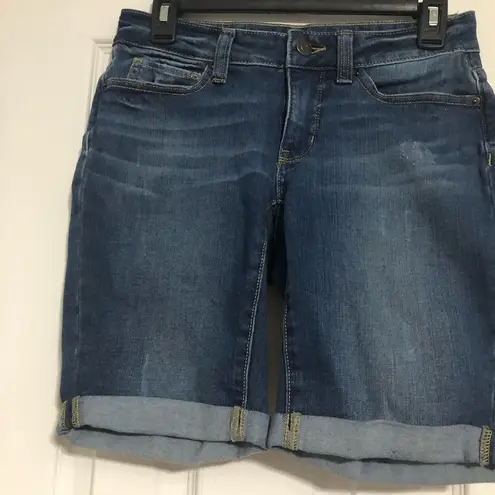 Time & Tru  Bermuda women’s size 4‎ jean shorts mid rise medium wash