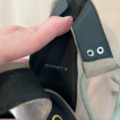 So Me Sydney sz9 4.5” block heel tan suede like sandals minimal signs of wear Size 9