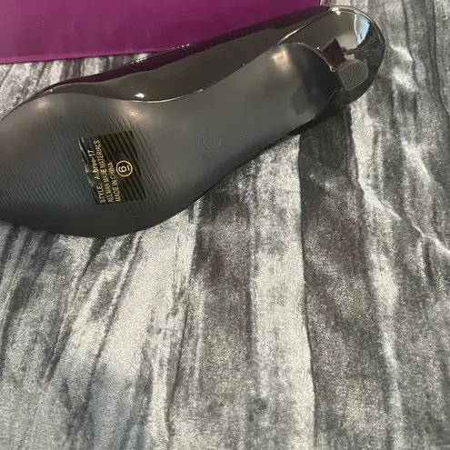 Elegant Black Patent Leather Women's Shoes Size 6 by Forever