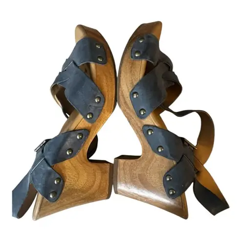 Korks Women Size 8M Grey Leather Sandals Heels Platforms Studded Buckle Strappy Gray