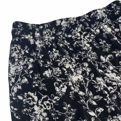 Full Tilt ꕥ Floral Window Pane Lace Trim Short ꕥ Black with White Print ꕥ Size M