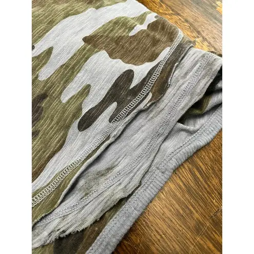 Dylan Camo Print V Neck 3/4 Sleeve T-Shirt Women’s Size Small