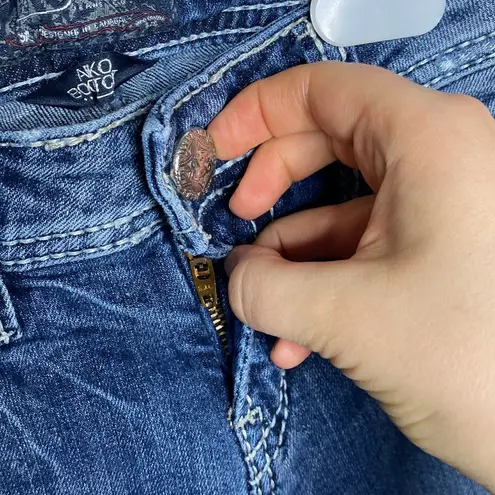 Silver Jeans Aiko Bootcut low rise jeans with shiny lace embroidered pocket 27