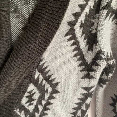 Romeo + Juliet Couture Grey Aztec Geometric Print Cardigan With Tie