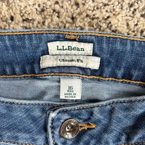 L.L.Bean  Womens Jeans Size 16 Classic Fit Blue Denim Straight Leg