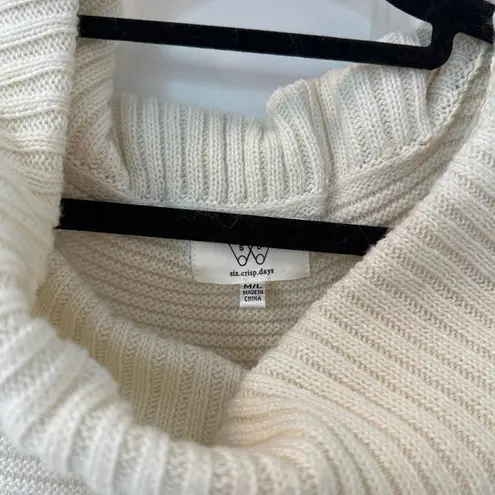 Sleeveless cowl neck knit sweater Size M
