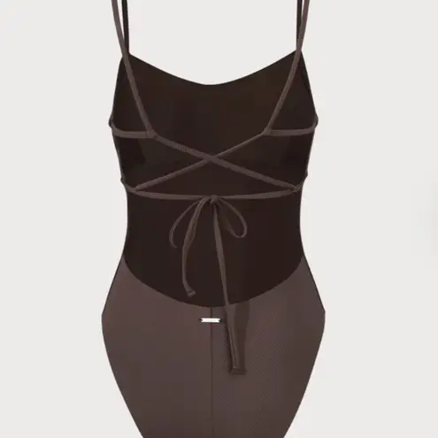 BERLOOK Coffee Ribbed Cross Back One