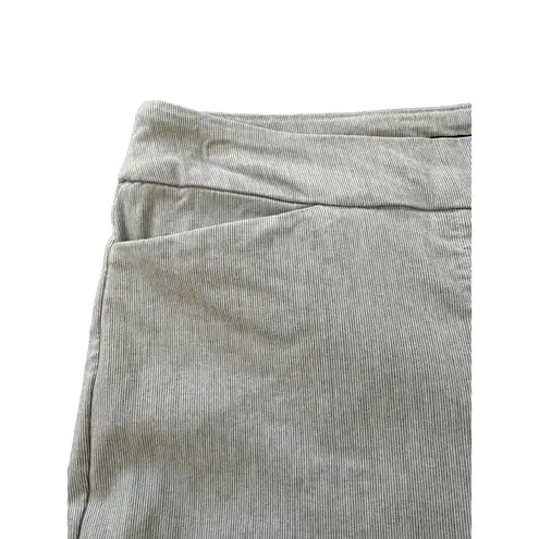 Hilary Radley Light Grey Linen KneeLength Unisex Casual Shorts Size Large