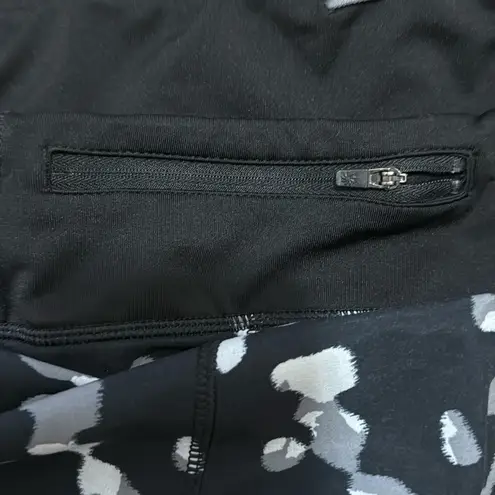 Athleta  Black and White Athletic Shorts for Dynamic Performance - Image 8