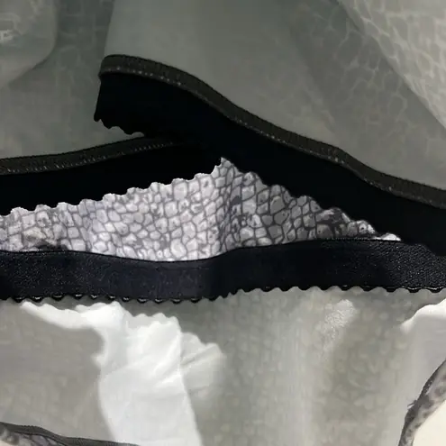 Summersalt The High Neck Midi Sports Bra Tank in Snake Print Gray Sz 14