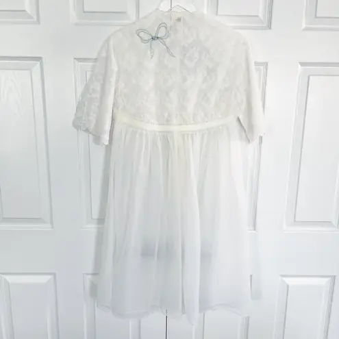Eyeful by the Flaums Vintage White Peignoir Sheer Robe with Bow Detail