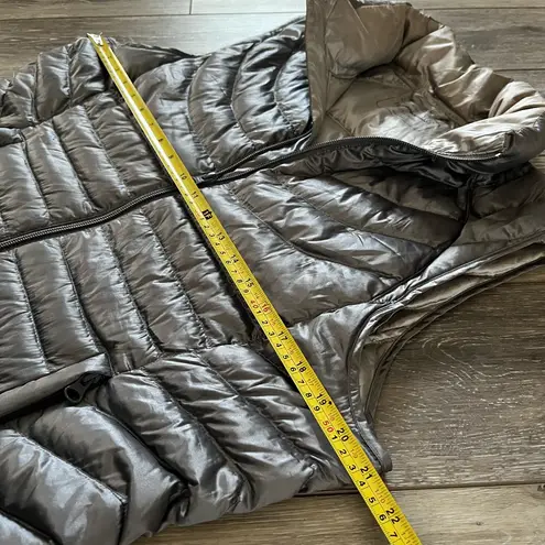 Bernardo Packable Goose Down Quilted Puffer Vest Silver Steel Gray