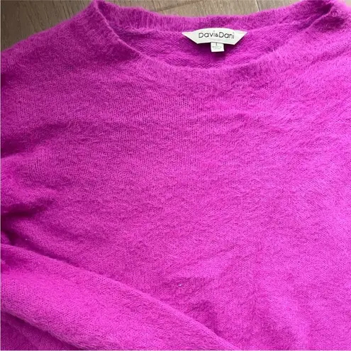 Davi & Dani  Fuscia sweater fuzzy material women’s size large