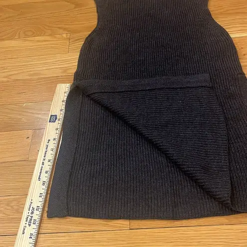 Wilfred Aritzia  women’s gray wool tank sweater size small .