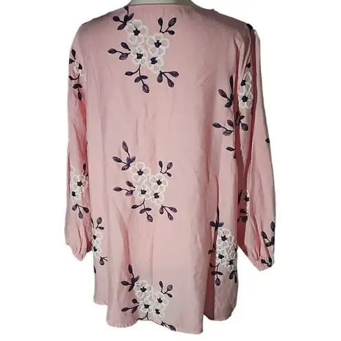 Kindred plus size blouse. Embroidered top..