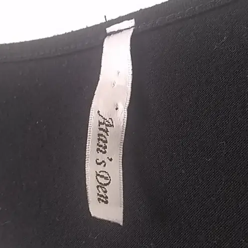 FINAL MARKDOWN Ladies' Aran's Den Partial Lace Overlay Tee medium Black