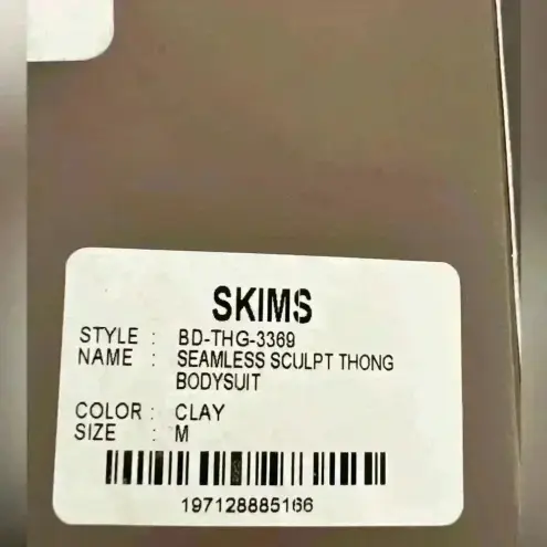 SKIMS New Seamless Sculpt Thong Bodysuit Shapewear Medium Clay Beige w Box $70