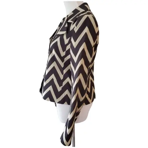 Escada Chevron Notch Lapel Jacket
Blazer Black Tan Size 34 USA 4
