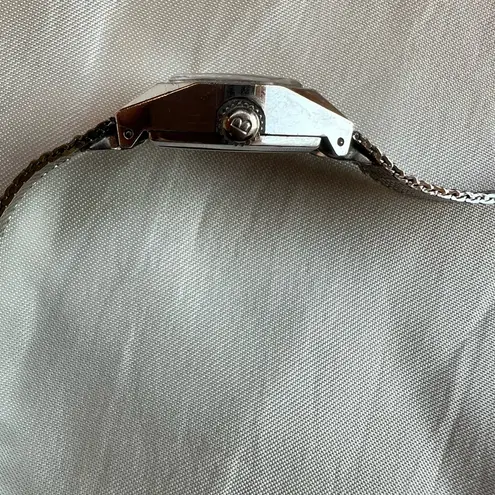 Bulova Vintage Watch Women’s Ladies Silver Mesh Buckle Band 1977 Manual Wind 6"