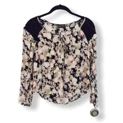 ASTR  the Label Floral Blouse with Black Crochet Shoulder Detail – Size S