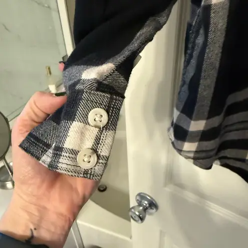 Comfy Mossimo Boyfriend Fit Size XL Flannel Black, White, Gray Plaid Black