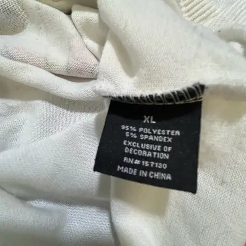 Chic Graphic Sweater with Pink and Black Accents White Size XL