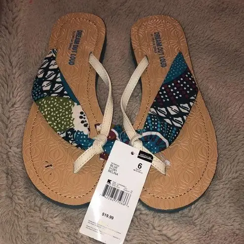 Selena Gomez 🔹4 for $30 NWT Dream Out Loud Flip Flops, size 6