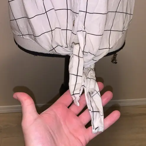 Love Note Love Notes White Checkered Front Knot Lightweight Short Sleeve Button Down Top